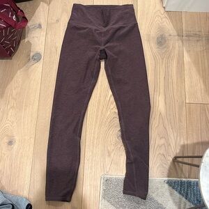 Heather Purple Vuori Leggings. Size xs/s